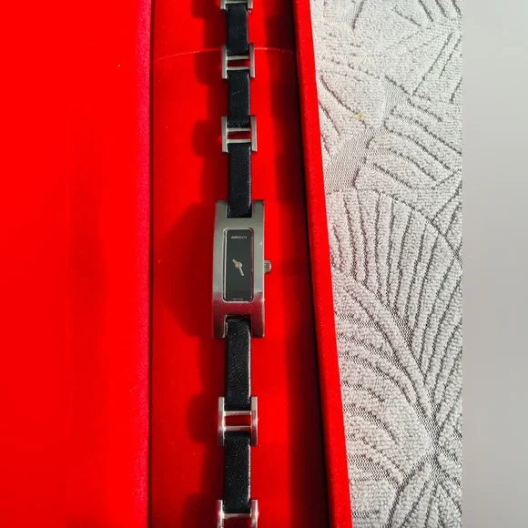 CUTE 💖ATTRACTIVE ❤️SEXY 🔥GUCCI watch 🔥